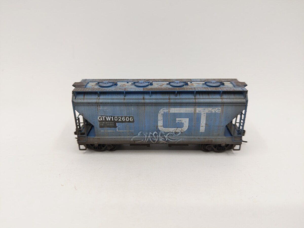 Micro-Trains 09244011 N Scale Grand Trunk Western 2-Bay Covered Hopper #102606 LN/Box