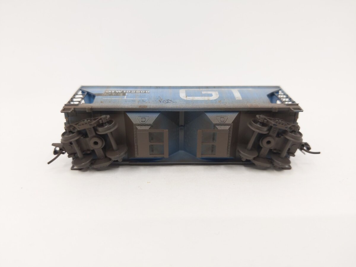 Micro-Trains 09244011 N Scale Grand Trunk Western 2-Bay Covered Hopper #102606 LN/Box
