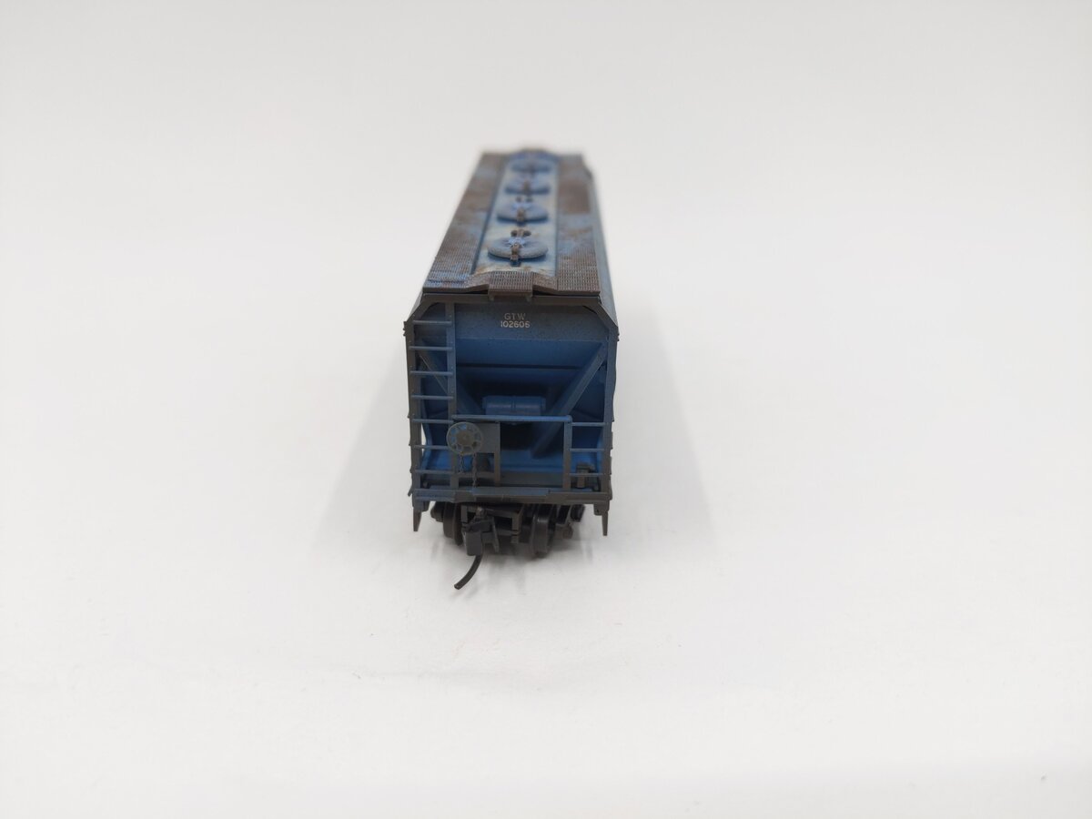 Micro-Trains 09244011 N Scale Grand Trunk Western 2-Bay Covered Hopper #102606 LN/Box