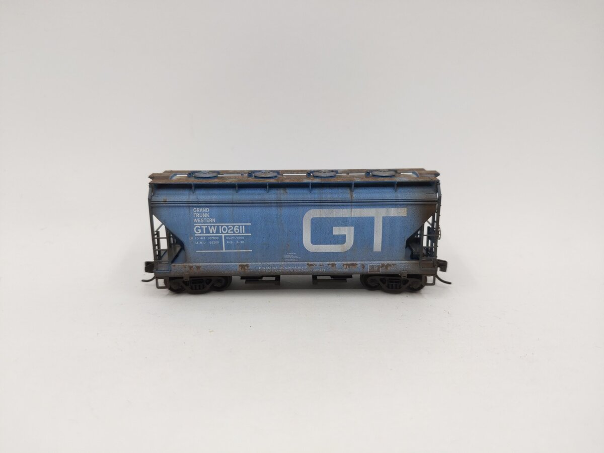 Micro-Trains 09245011 N Scale Grand Trunk Western 2-Bay Covered Hopper LN/Box