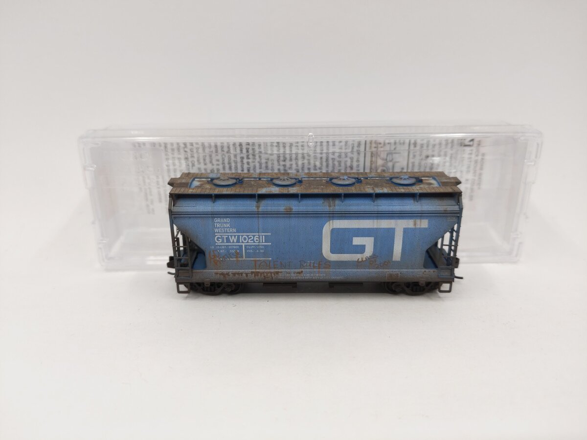 Micro-Trains 09245011 N Scale Grand Trunk Western 2-Bay Covered Hopper LN/Box
