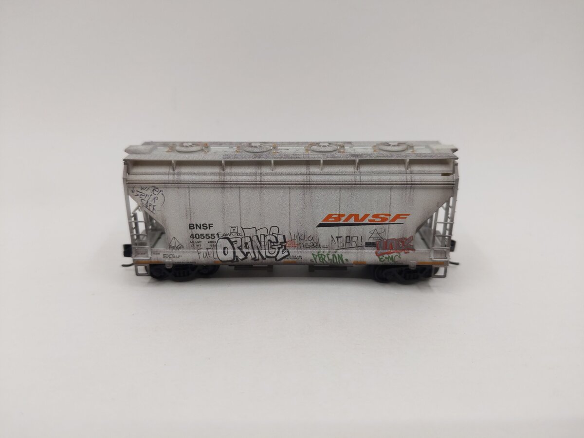 Micro-Trains 09244283 N Scale Weathered BNSF Family Tree 2-Bay Covered Hopper #8 LN/Box