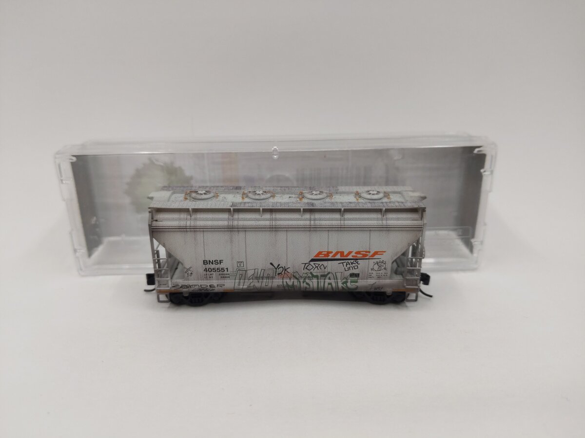 Micro-Trains 09244283 N Scale Weathered BNSF Family Tree 2-Bay Covered Hopper #8 LN/Box