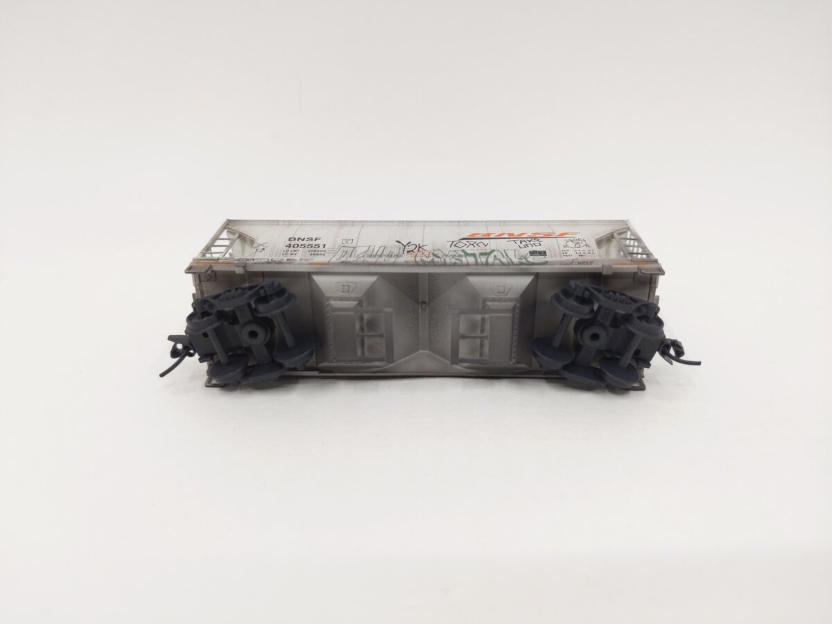 Micro-Trains 09244283 N Scale Weathered BNSF Family Tree 2-Bay Covered Hopper #8 LN/Box
