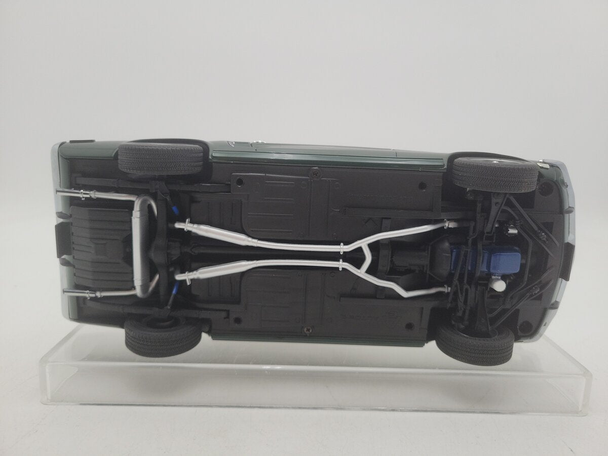AutoArt 72811 1:18 Scale Diecast Steve McQueen Bullitt 1968 Ford Mustang GT 390 EX