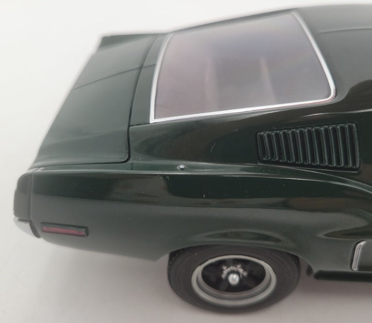 AutoArt 72811 1:18 Scale Diecast Steve McQueen Bullitt 1968 Ford Mustang GT 390 EX