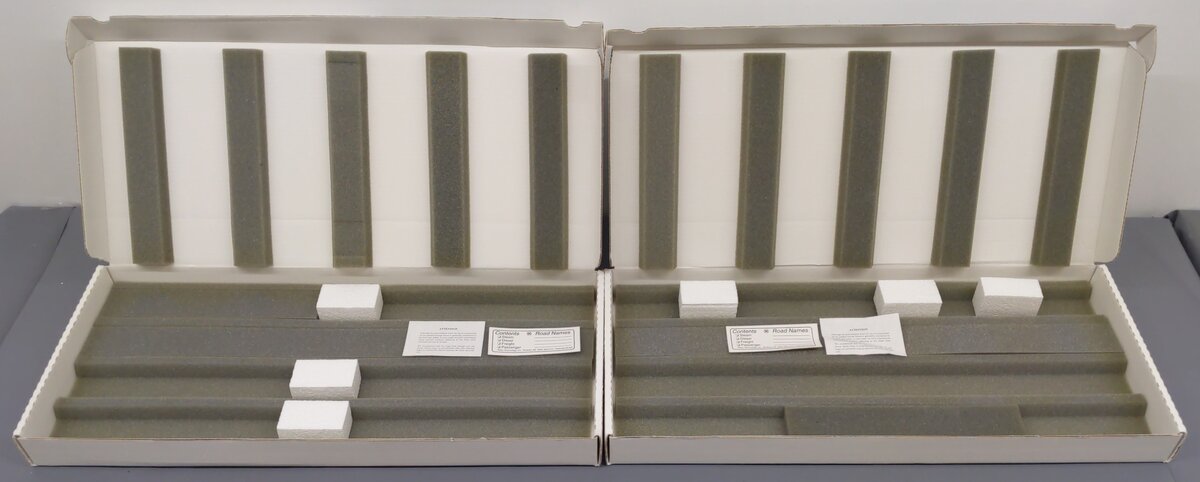 Axian HO Scale Model Railroad Padded Storage Car Case (2) EX/Box