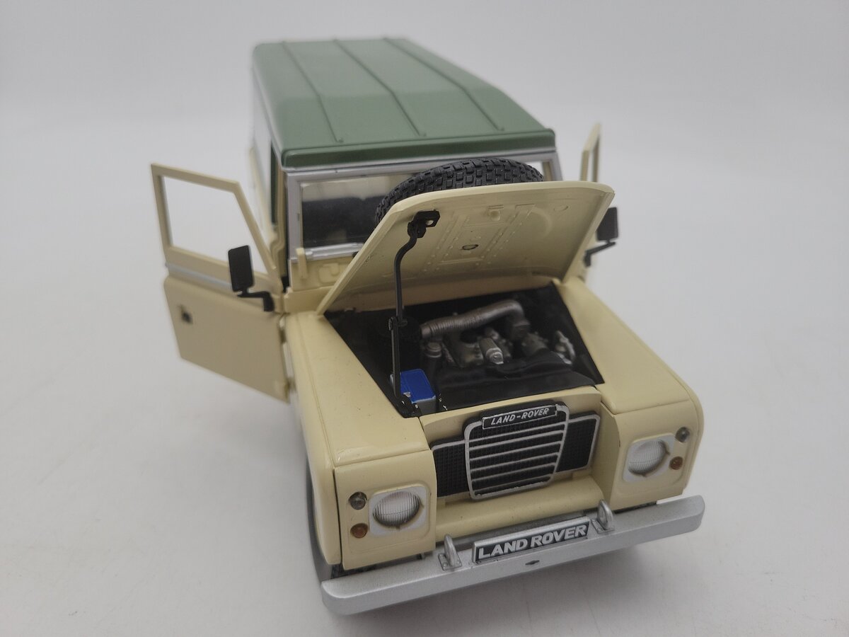Universal Hobbies 1:18 Scale Gren Tilt/Sand Land Rover Series II, III Hard Top EX