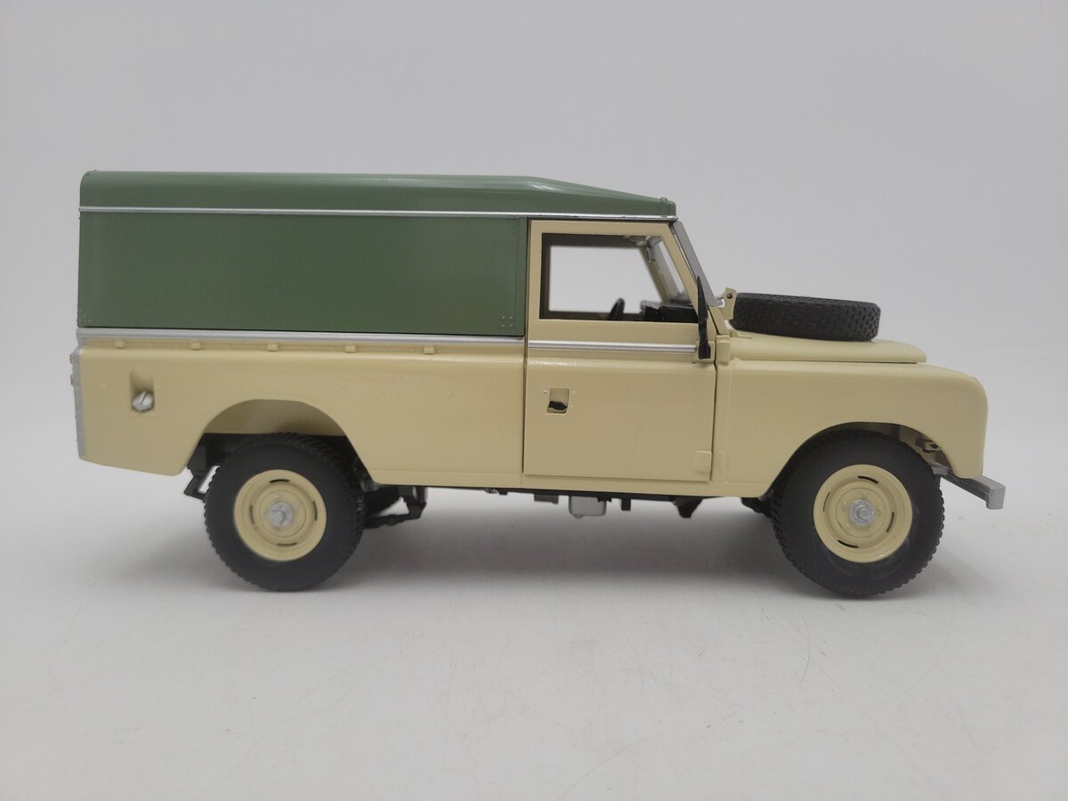 Universal Hobbies 1:18 Scale Gren Tilt/Sand Land Rover Series II, III Hard Top EX