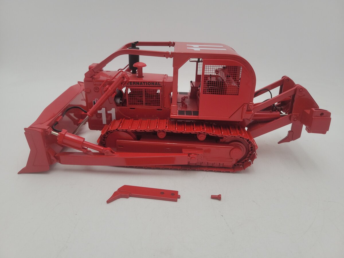 First Gear 2002 1:25 Scale Red International TD-25 Bulldozer #11 Firebreaker EX