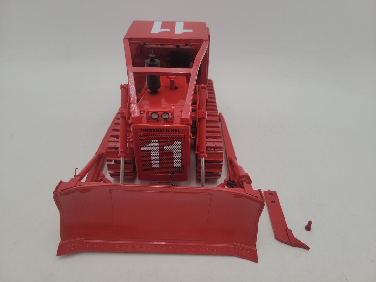 First Gear 2002 1:25 Scale Red International TD-25 Bulldozer #11 Firebreaker EX