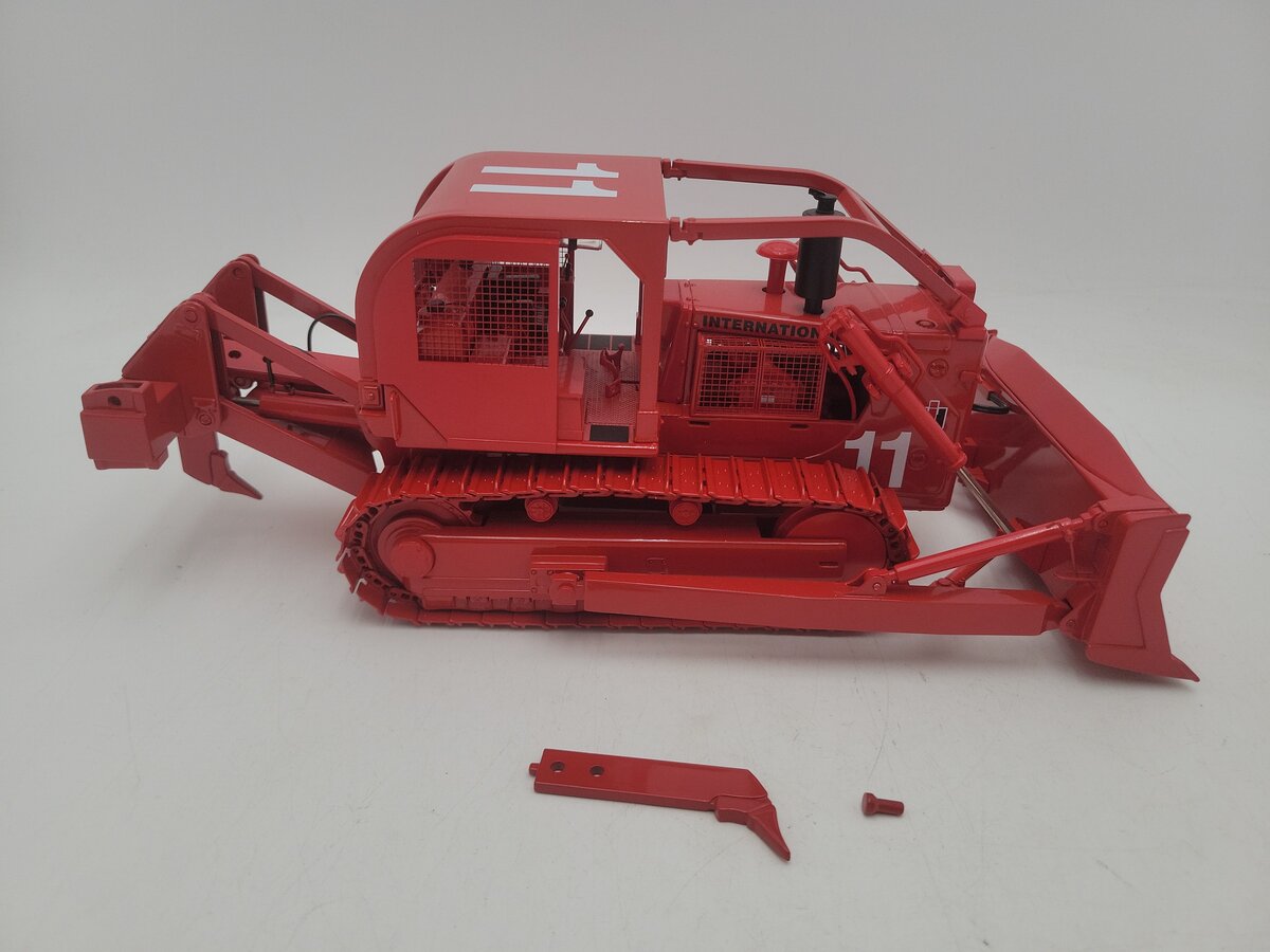 First Gear 2002 1:25 Scale Red International TD-25 Bulldozer #11 Firebreaker EX