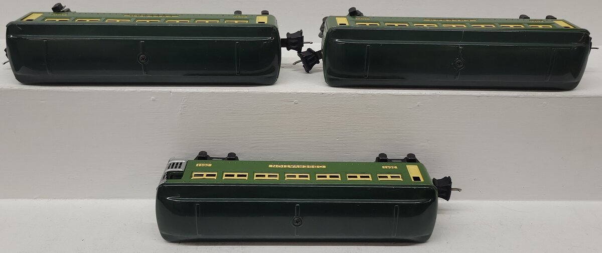 Lionel Vintage O Green Tinplate Illuminated Passenger Cars 2440, 2441 [3]