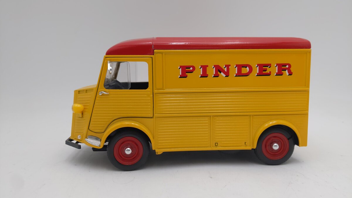 Solido 8060 1:18 Scale 1962 Citroen Type HY Yellow & Red 
