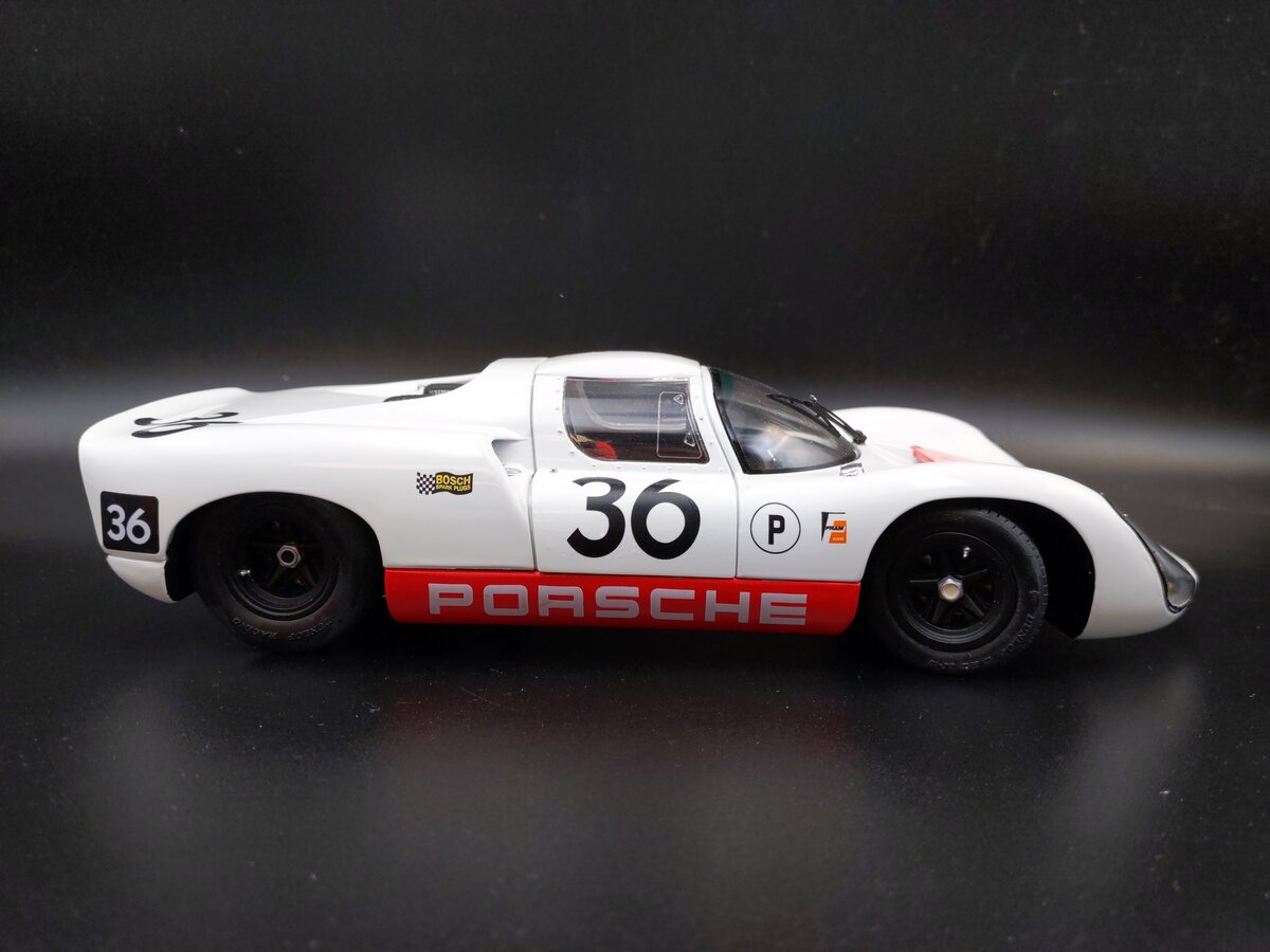 Exoto Porsche 1967 1:18 Scale Gold Label White & Red #36 Porsche 910 Racing Car EX