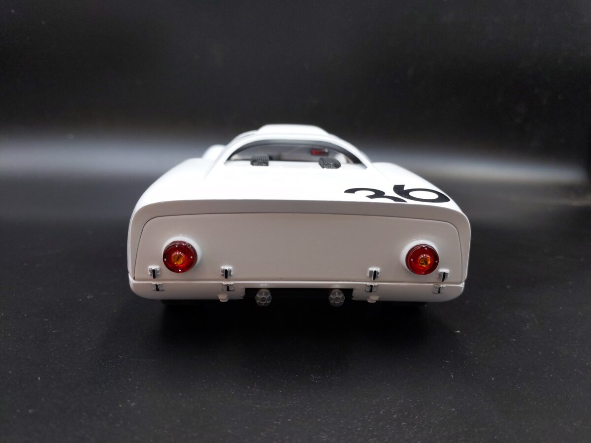 Exoto Porsche 1967 1:18 Scale Gold Label White & Red #36 Porsche 910 Racing Car EX