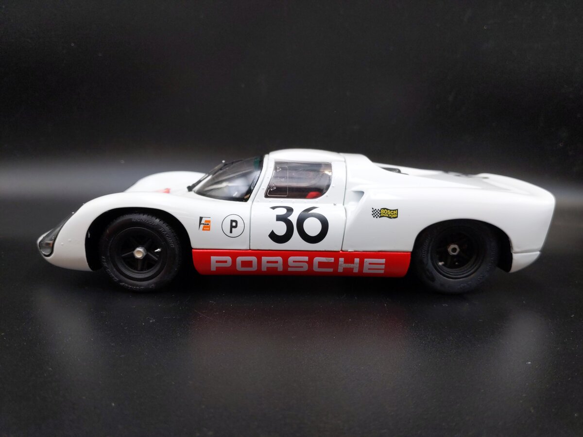 Exoto Porsche 1967 1:18 Scale Gold Label White & Red #36 Porsche 910 Racing Car EX
