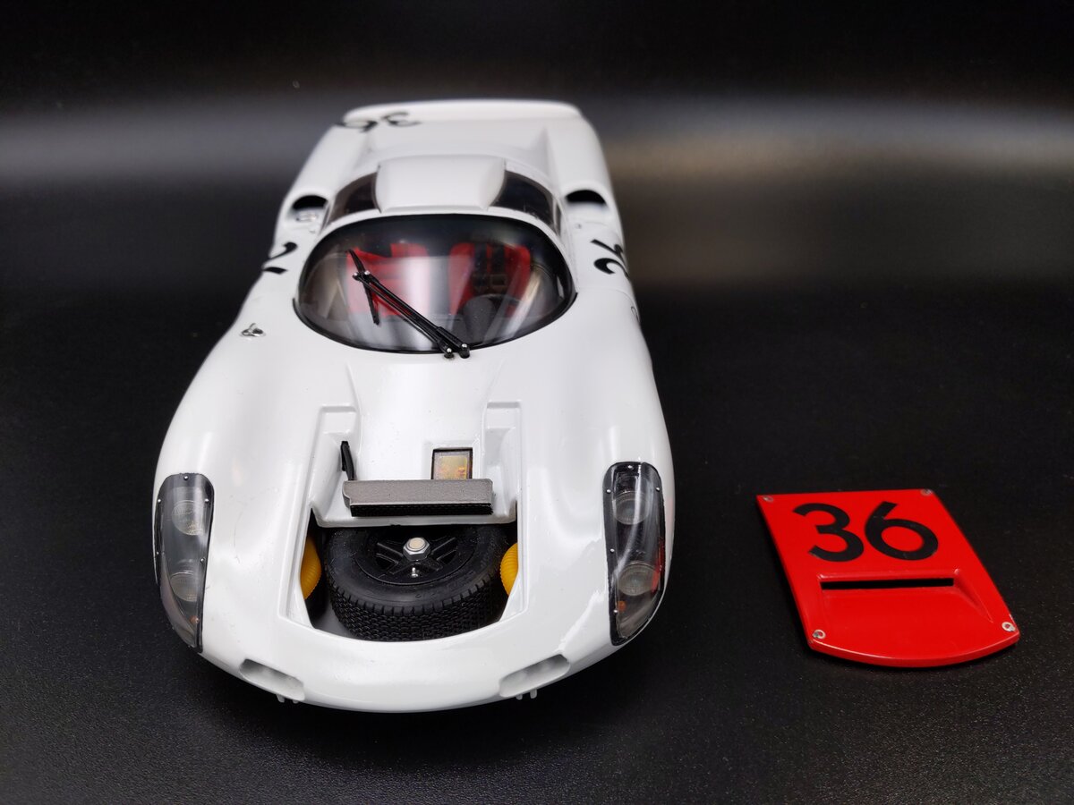 Exoto Porsche 1967 1:18 Scale Gold Label White & Red #36 Porsche 910 Racing Car EX