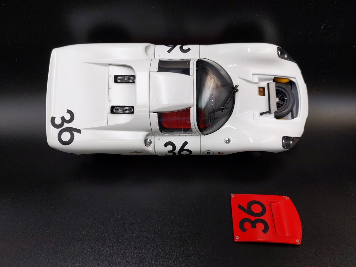 Exoto Porsche 1967 1:18 Scale Gold Label White & Red #36 Porsche 910 Racing Car EX