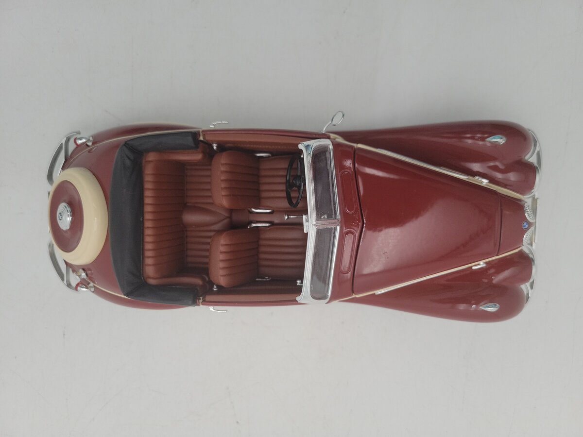 Guiloy 7327 1:18 Scale Reddish Brown & Tan BMW Cabrio Convertible M-MW EX