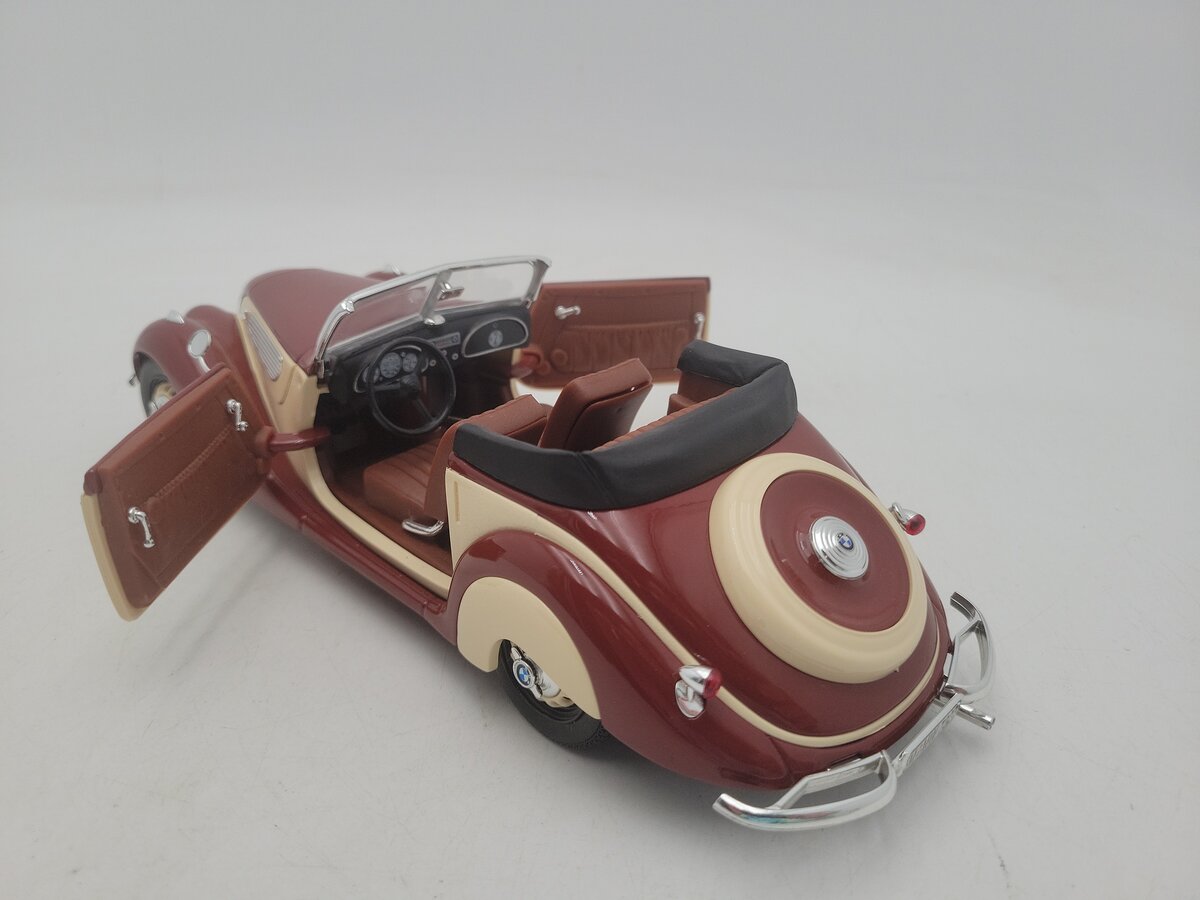 Guiloy 7327 1:18 Scale Reddish Brown & Tan BMW Cabrio Convertible M-MW EX