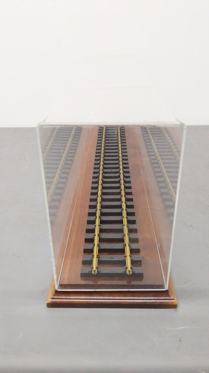 G Scale 31'' Wooden Display Case w/Acrylic Cover EX