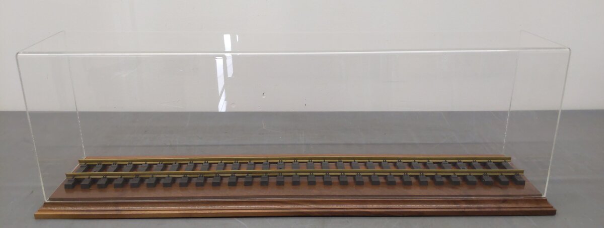 G Scale 31'' Wooden Display Case w/Acrylic Cover EX