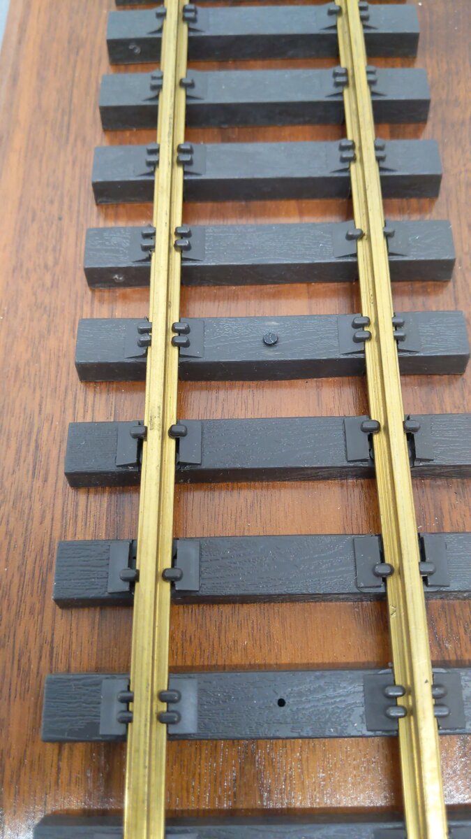 G Scale 31'' Wooden Display Case w/Acrylic Cover EX