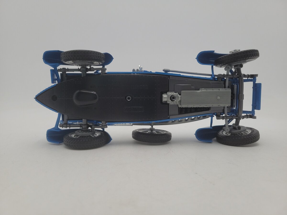 Burago 3005 1:18 Scale Italy Blue 1934 Bugatti Type 