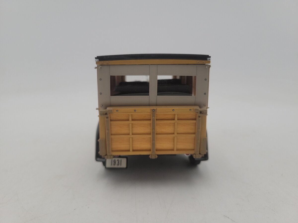 Danbury Mint 1195122000018 1:24 Scale 1931 Brown & Black Ford Station Wagon EX