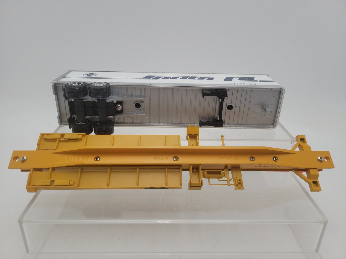 K-Line K77023D O Gauge Santa Fe Classic TTAX Flatcar w/ Trailer EX