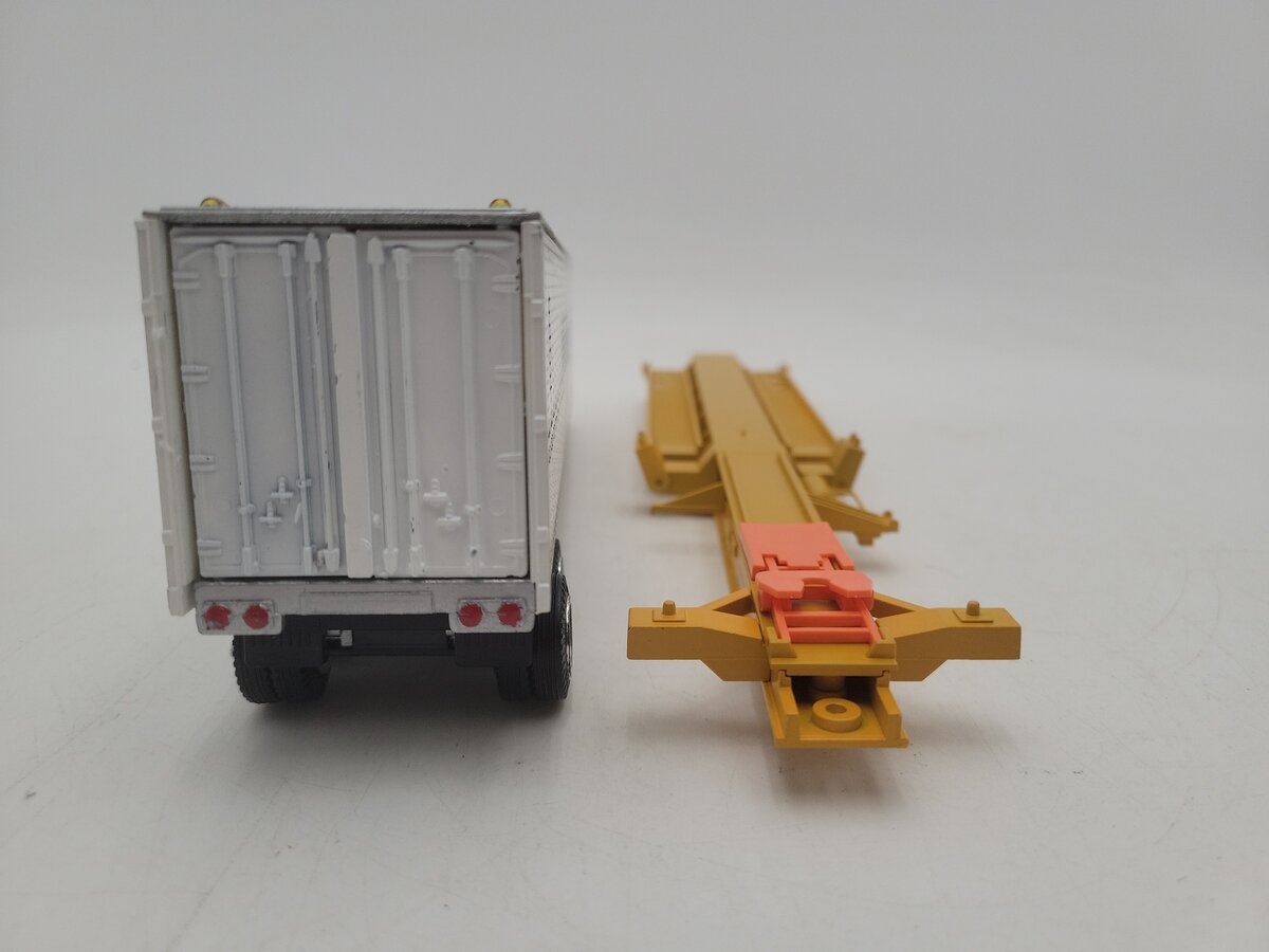K-Line K77023D O Gauge Santa Fe Classic TTAX Flatcar w/ Trailer EX