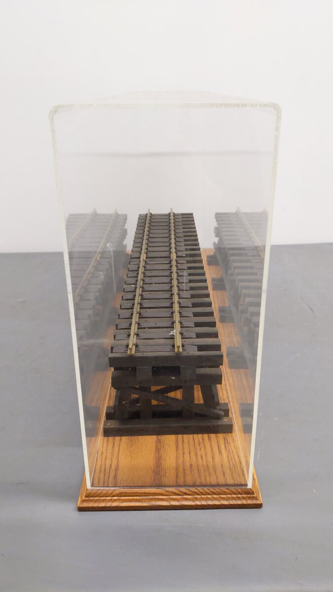 G Scale 30'' Wooden Display Case w/Acrylic Cover EX