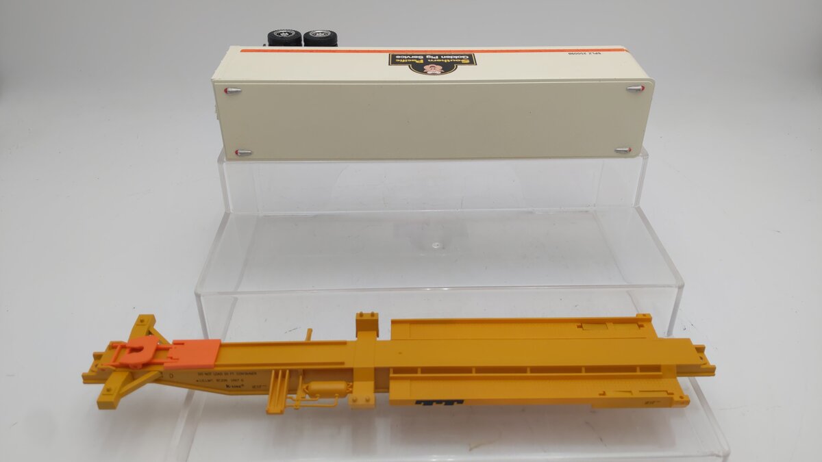 K-Line O Gauge Southern Pacific Golden Pig Services Tractor & Trailer #250099 EX