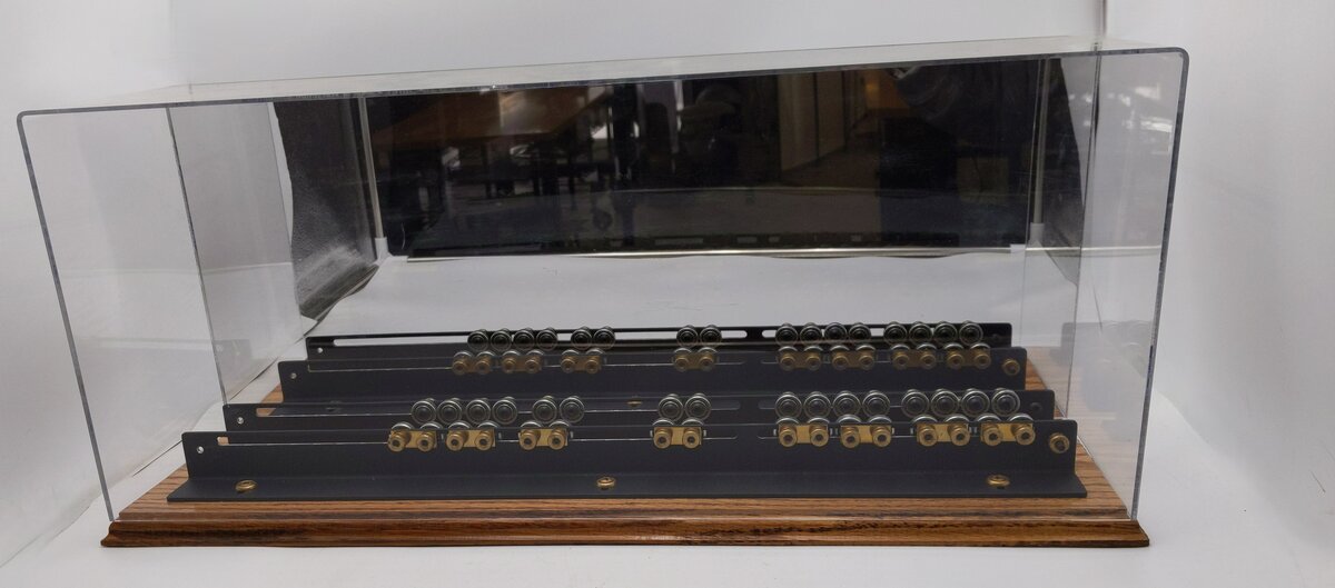 G Scale 26 1/2'' Roller Display Case w/Acrylic Cover EX