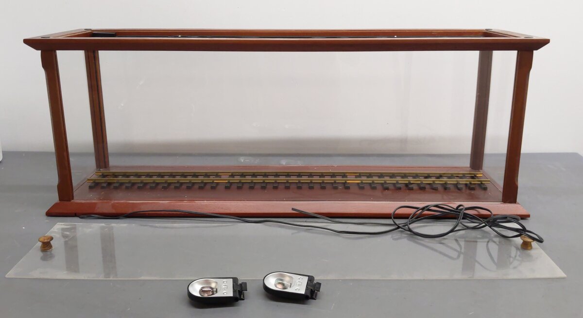 G Scale 38 1/2'' Wooden Display Case w/Glass Windows EX
