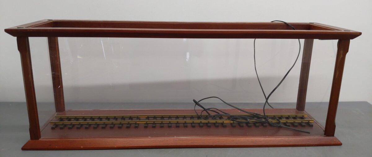 G Scale 38 1/2'' Wooden Display Case w/Glass Windows EX