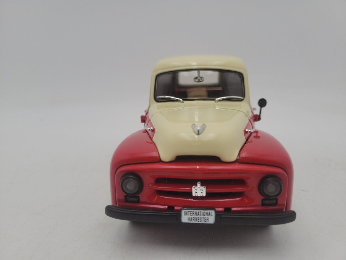 First Gear 49-0024 53 1:25 Scale 53 IH "McCormick Farmall" Diecast Delivery Van EX