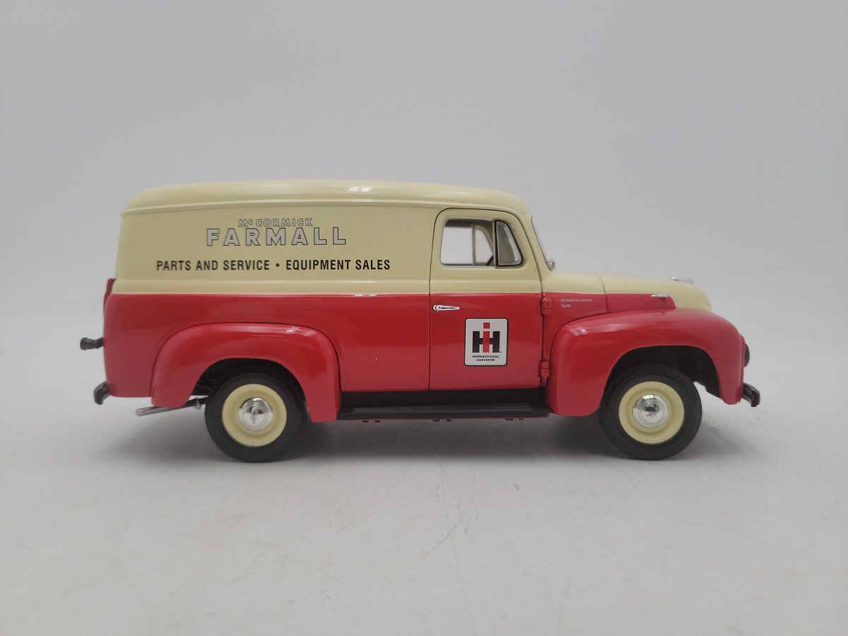 First Gear 49-0024 53 1:25 Scale 53 IH 