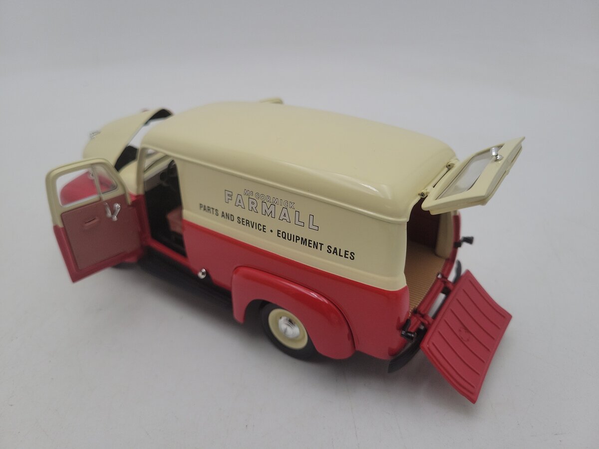 First Gear 49-0024 53 1:25 Scale 53 IH 
