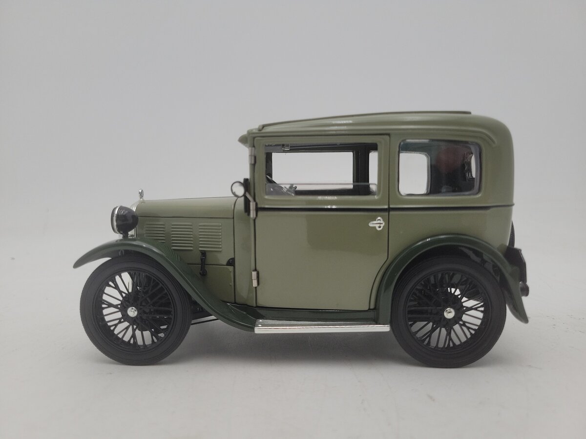 Ricko 1:18 Scale Green and Black BMW Dixi Classic European Diecast Car EX