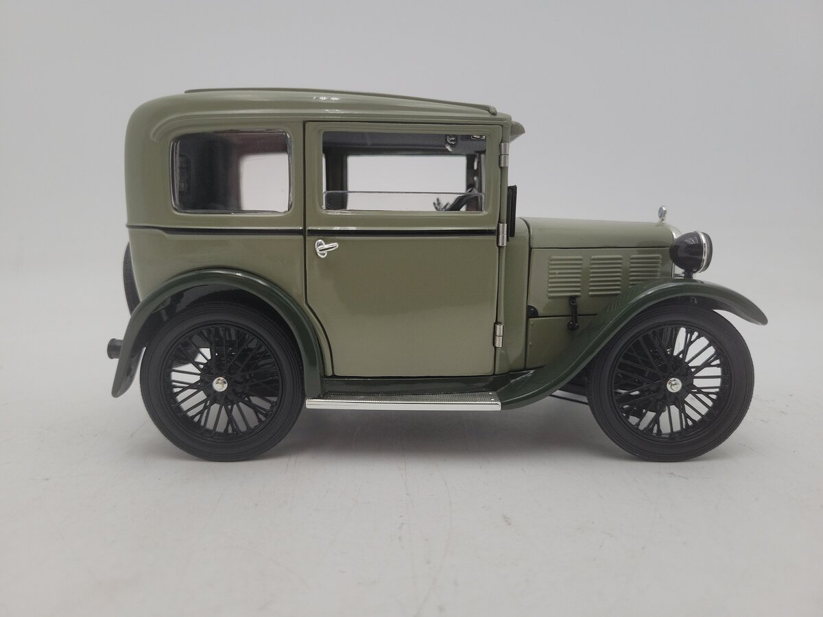Ricko 1:18 Scale Green and Black BMW Dixi Classic European Diecast Car EX