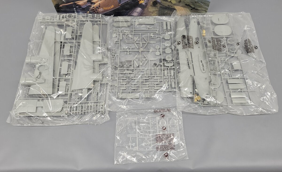 Pro Modeler 5932 1:48 B-24D Liberator Military Aircraft Plane Model Kit NIB