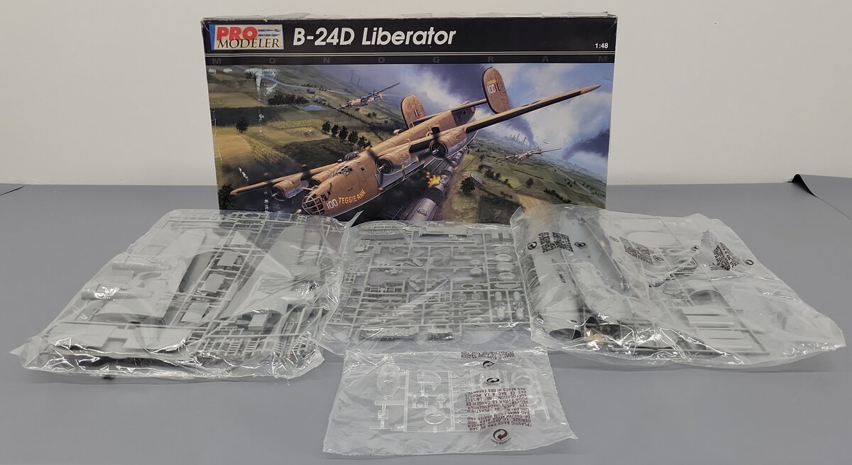 Pro Modeler 5932 1:48 B-24D Liberator Military Aircraft Plane Model Kit NIB