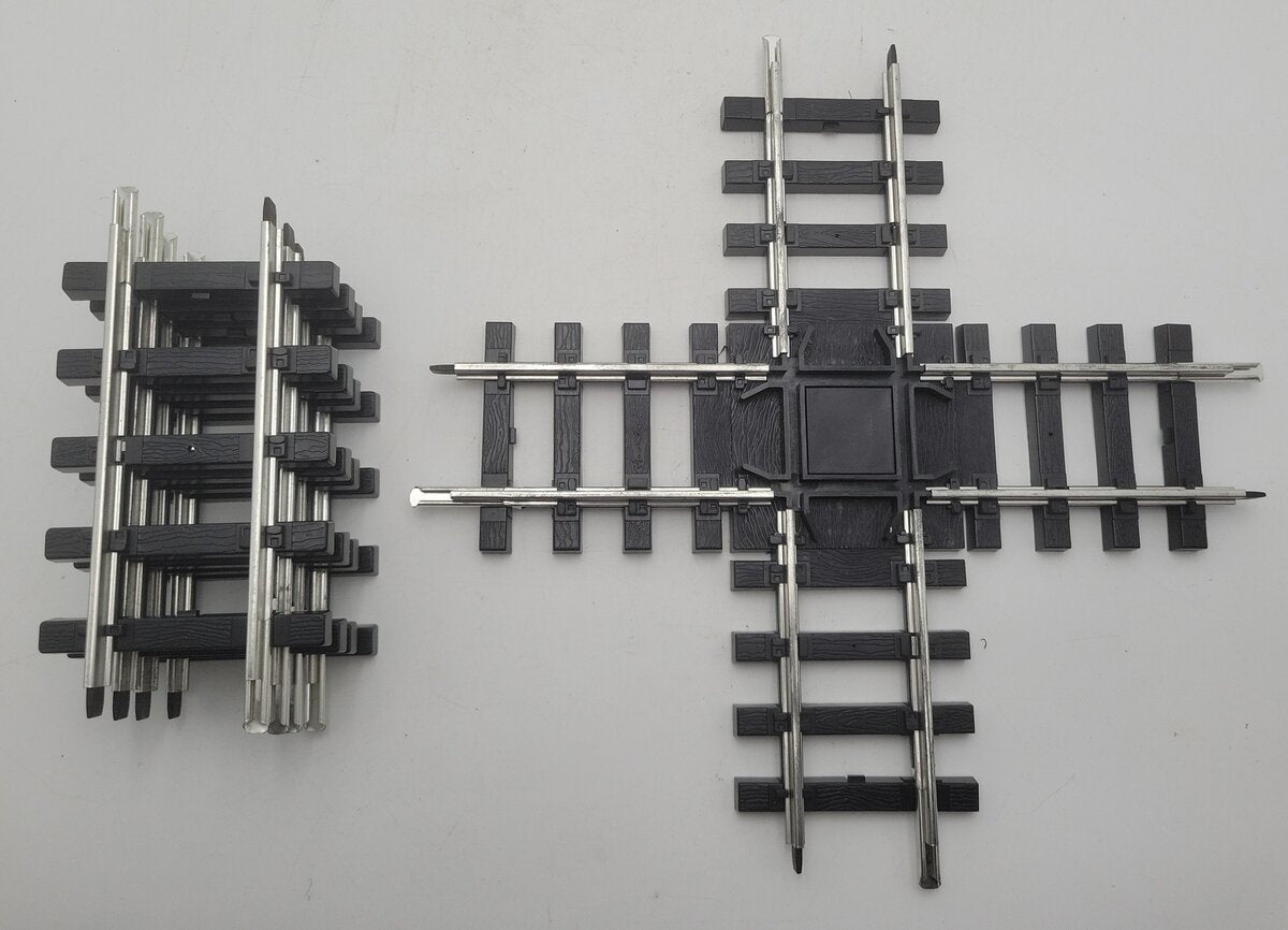 Bachmann 94358 G 90 Degree Crossing w/4 Half Sections of Straight Steel Track EX/Box