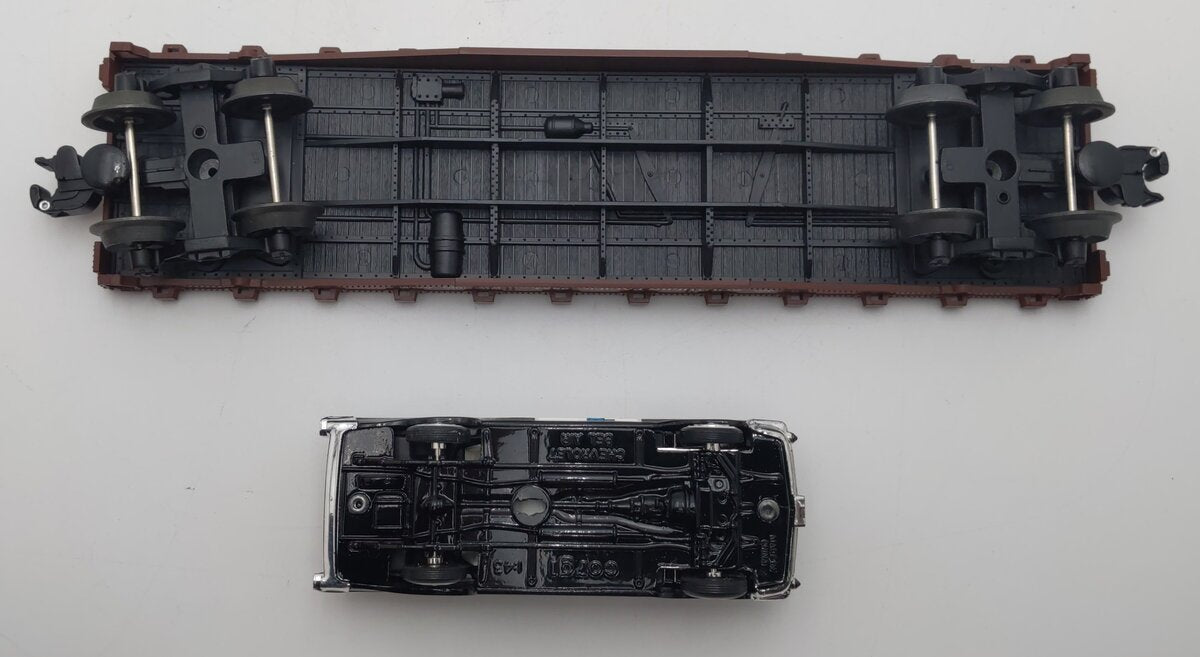 Lionel 6-26906 O Gauge Southern Pacific Flatcar w/ 1957 Chevy Police Car EX/Box