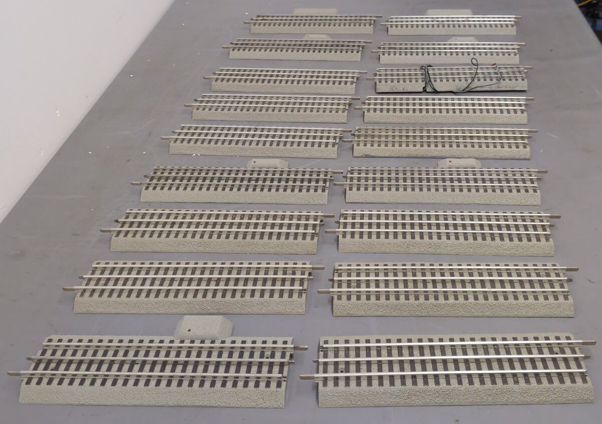 Lionel Assorted O Gauge Fastrack 10in Straight Track [18] EX