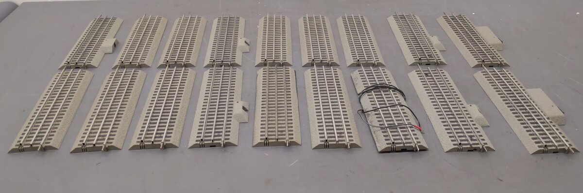 Lionel Assorted O Gauge Fastrack 10in Straight Track [18] EX