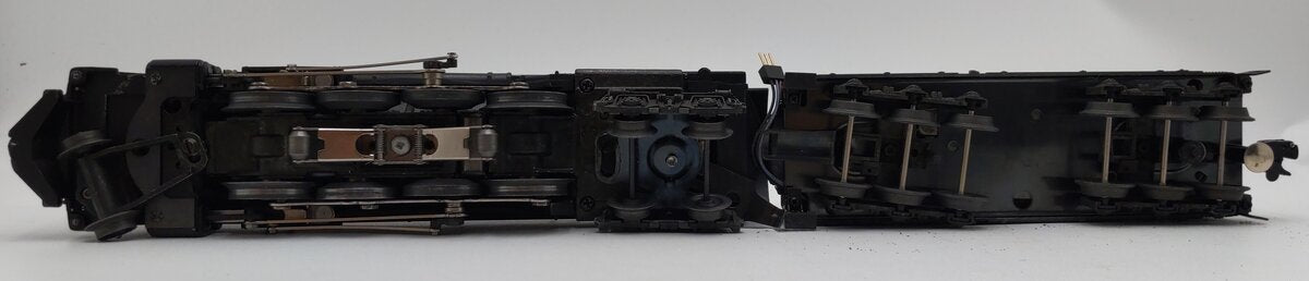 Lionel 6-8215 O Gauge Nickel Plate Road Berkshire 2-8-4 Steam Engine & Tender EX/Box