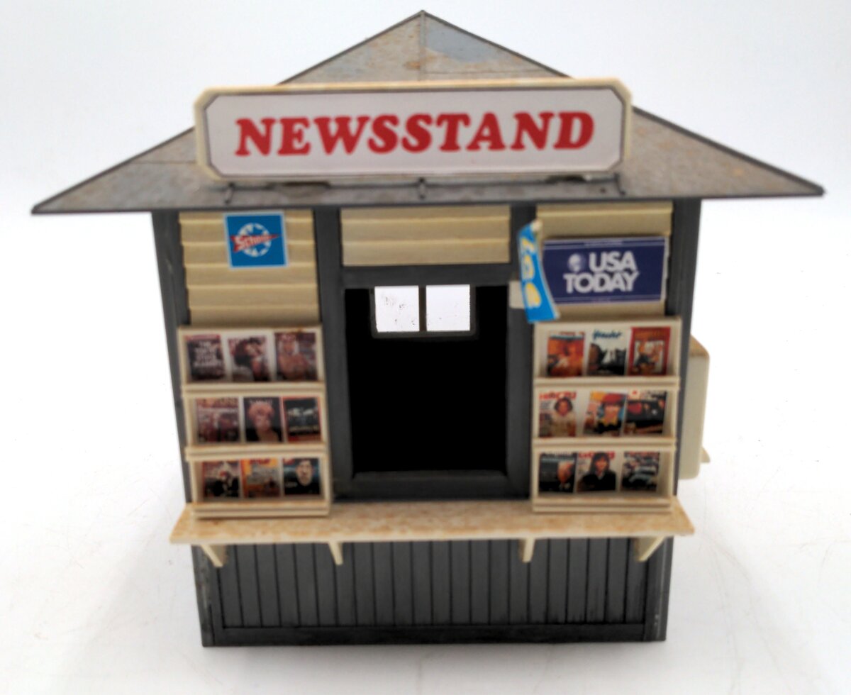 Pola 995 G Scale Newspaper Kiosk - Assembled VG